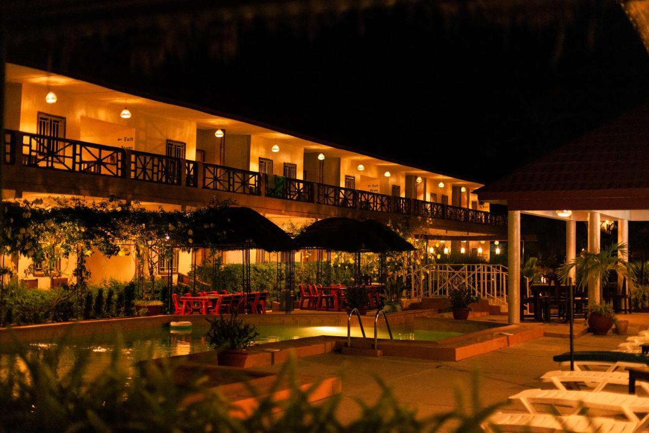 Bamboo Garden Hotel 세레쿤다 외부 사진